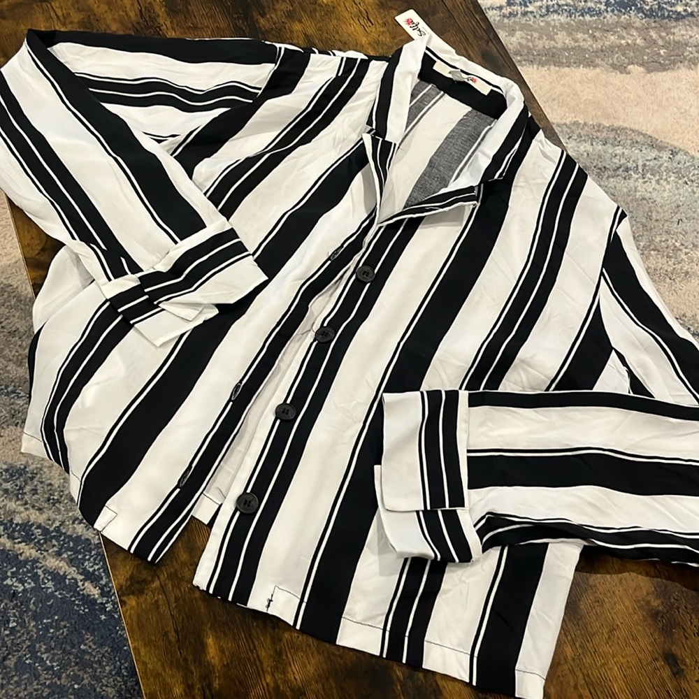 Women’s Button down Top